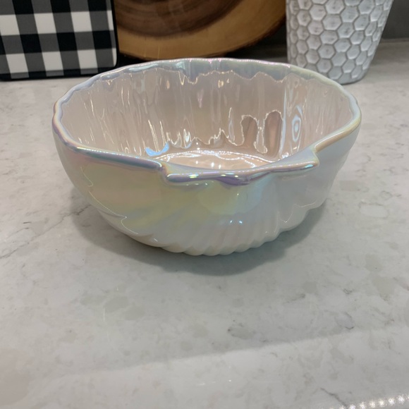 🚨LAST CHANCE. CLOSING 9.16🚨 Rae Dunn Figural SEA Shell Iridescent Serving Bowl - Picture 4 of 5